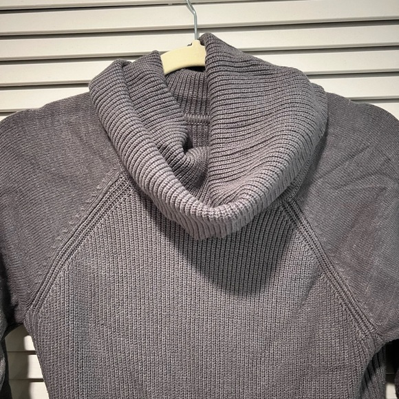 Long grey knit dress with a black belt from the limited. - Picture 3 of 6